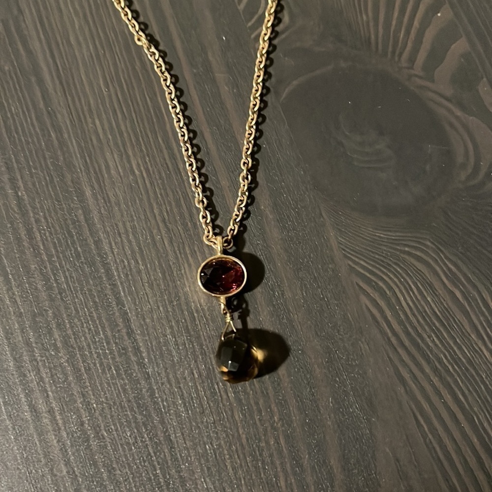 Small stone pendant necklace